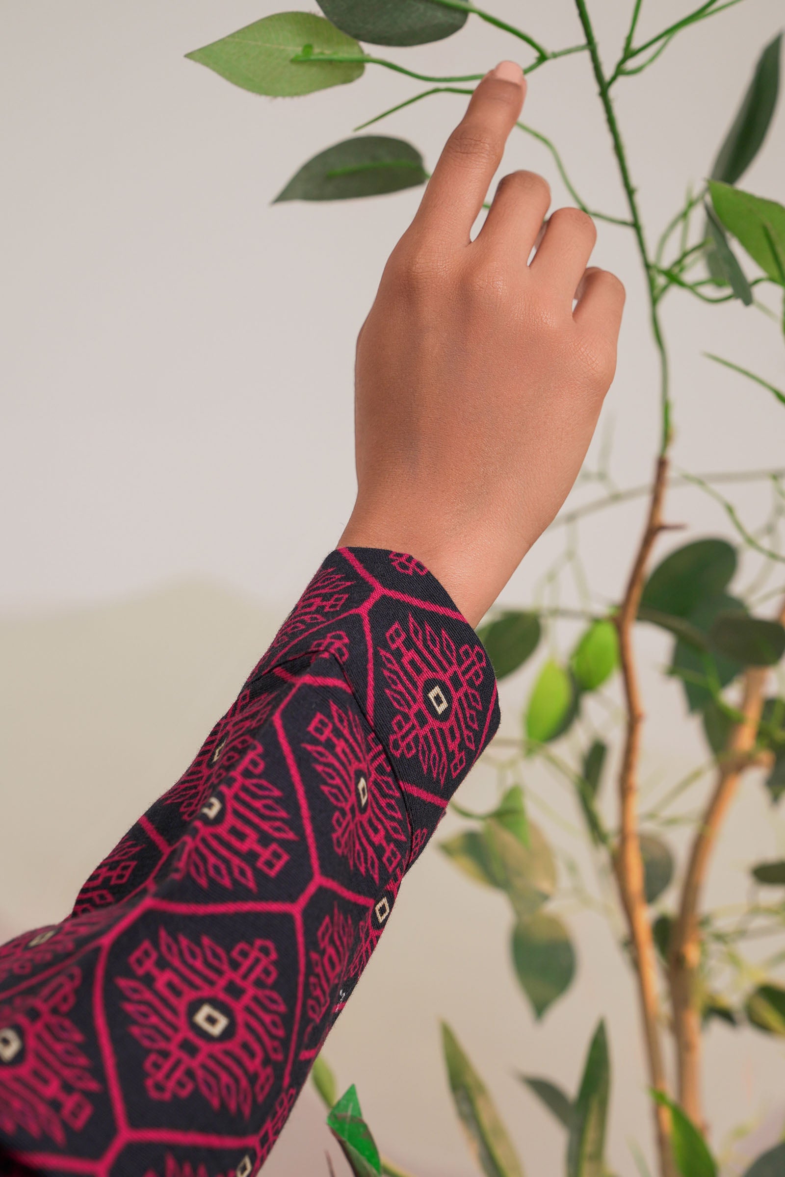 Eco Eara Floral Mesh Bodysuit | GUESS Factory