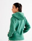 Basic green pullover hoodie featuring a kangaroo pocket and soft fabric, ideal for everyday style.