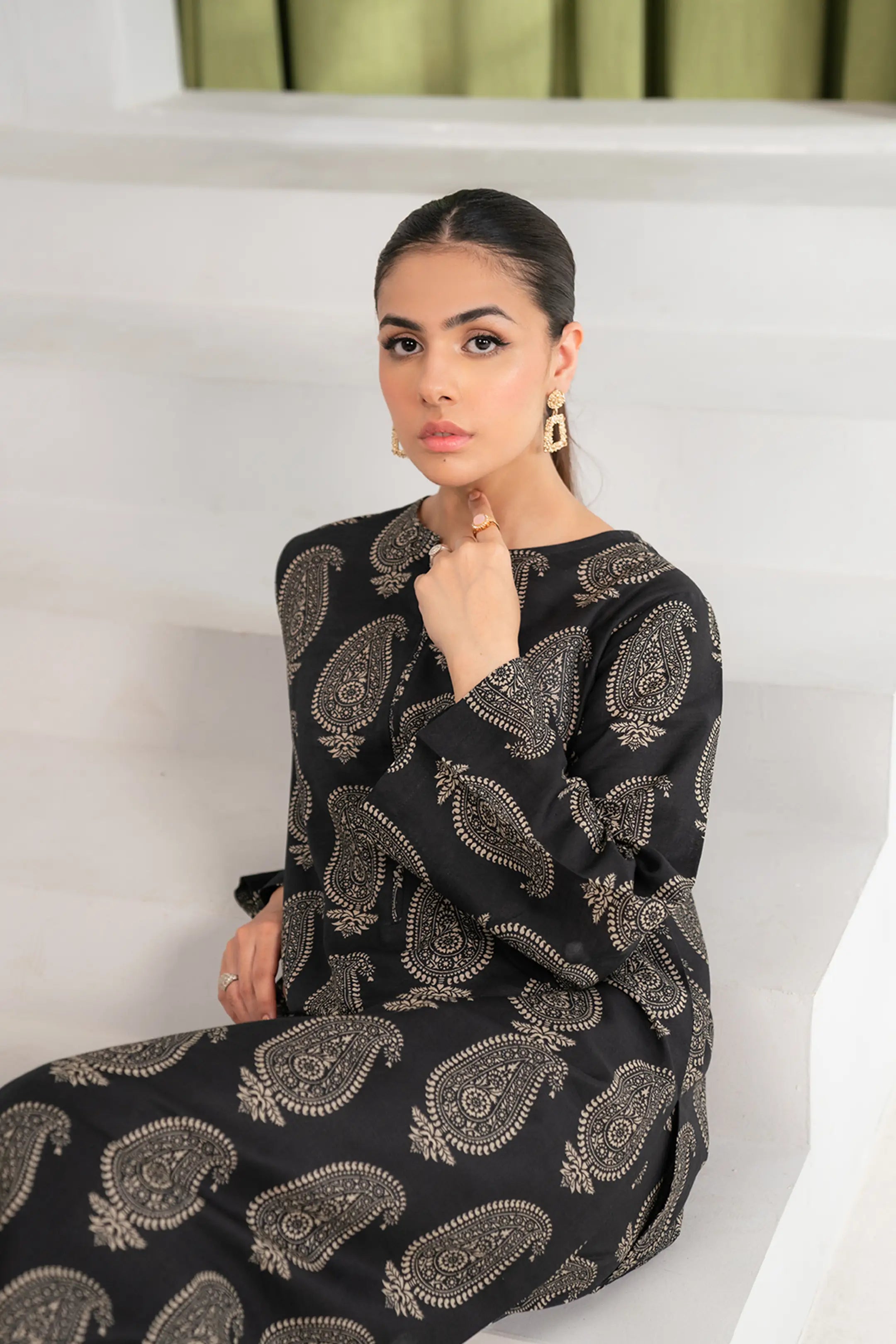 Buy_2-Piece_Black_Khaddar_Suit_Elegant_Prints_for_a_Perfect_Day_Look