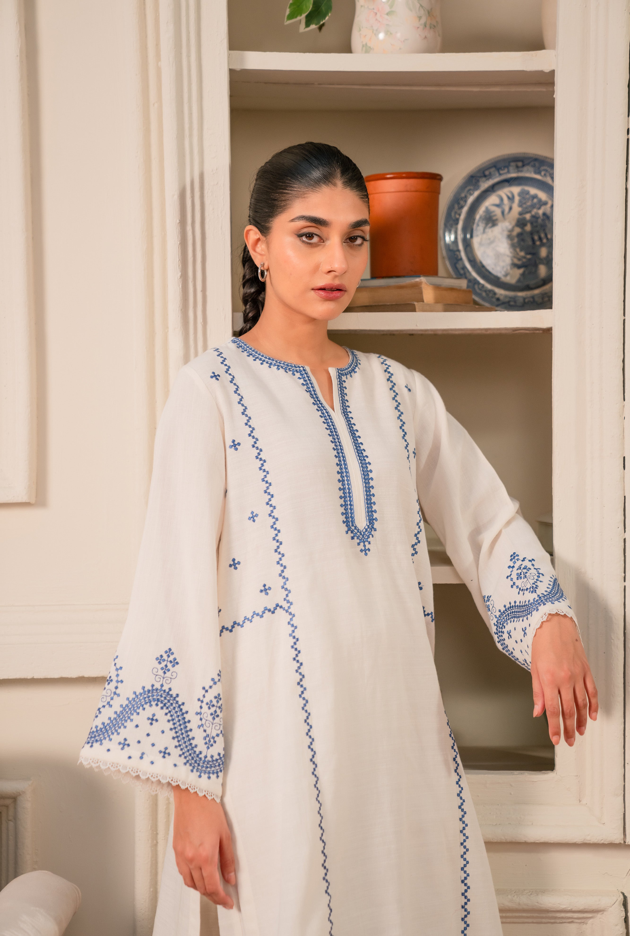 Buy Premium 2-Piece Embroidered Linen Suit in Pakistan – Stylish and Comfortable
