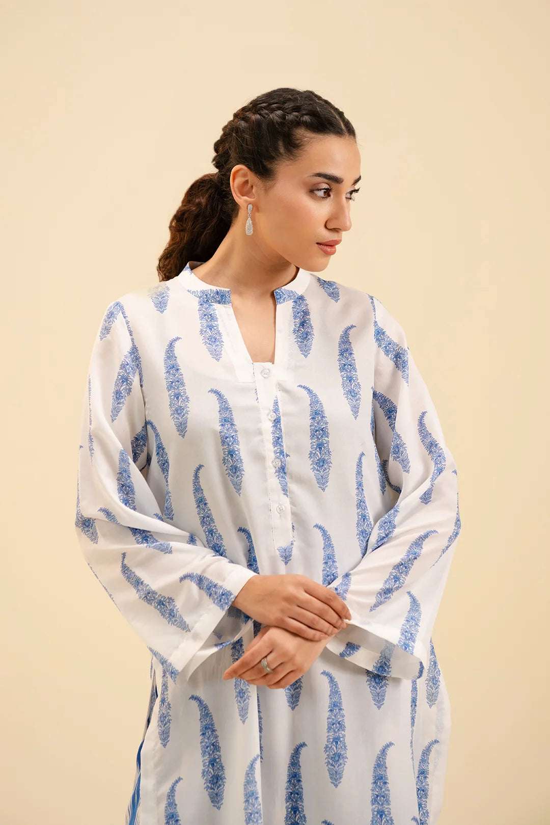 Casual and formal 2 piece suit – modern Pakistani fashion for women.