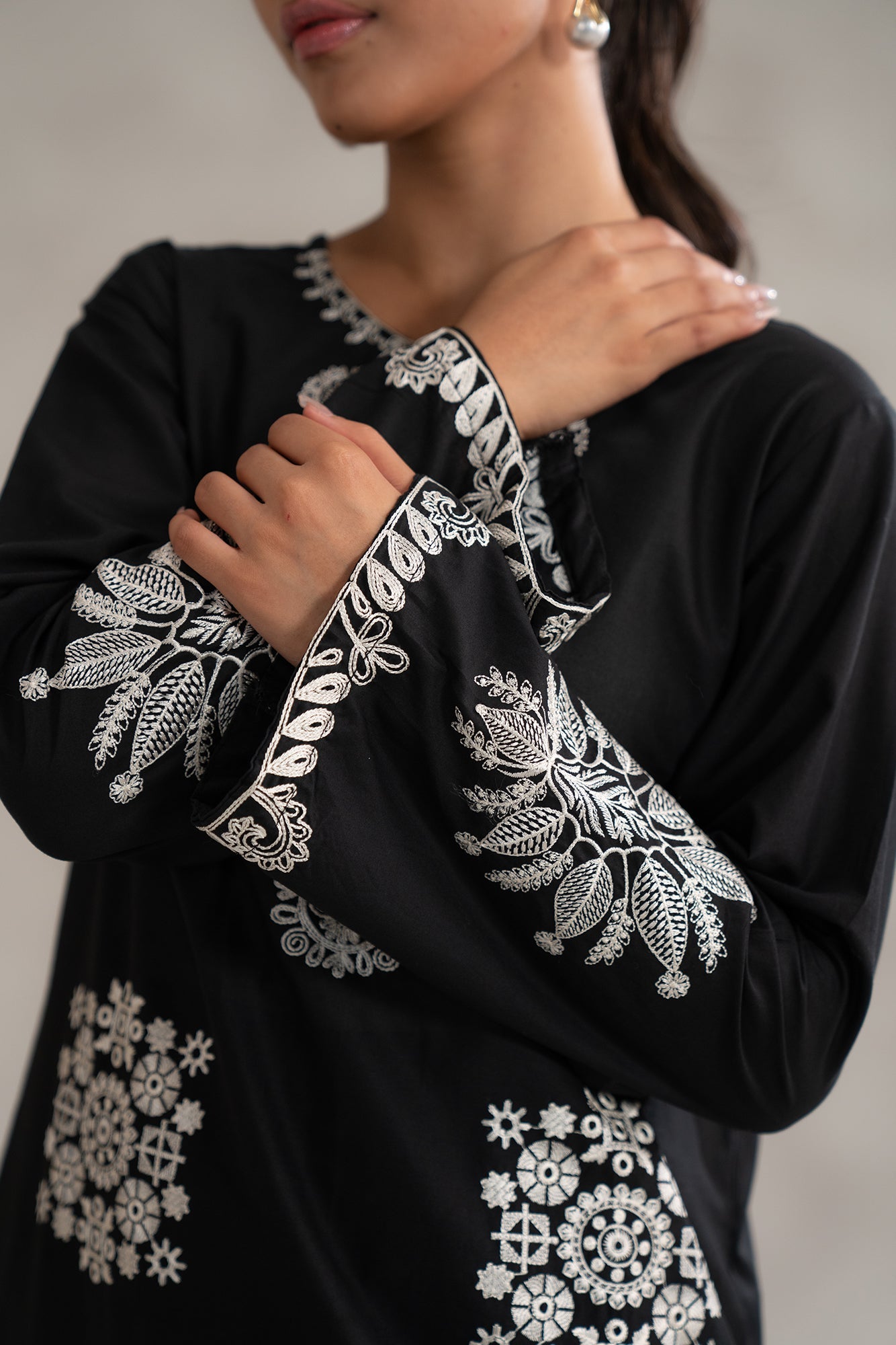 Check black embroidered lawn kameez pant set - 2 piece monochrome Pakistani suit new arrival