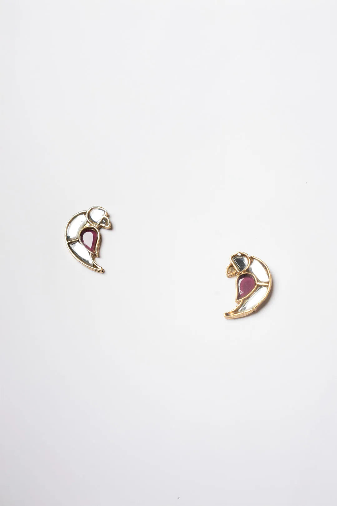Earring Beyond East Official