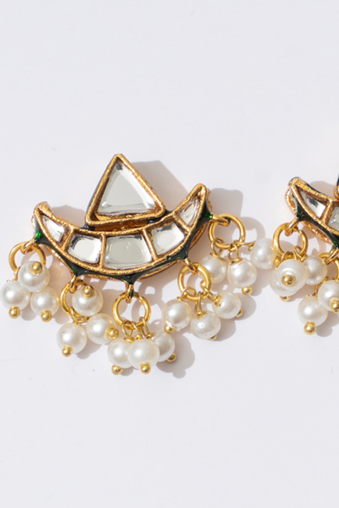 Earring Beyond East Official