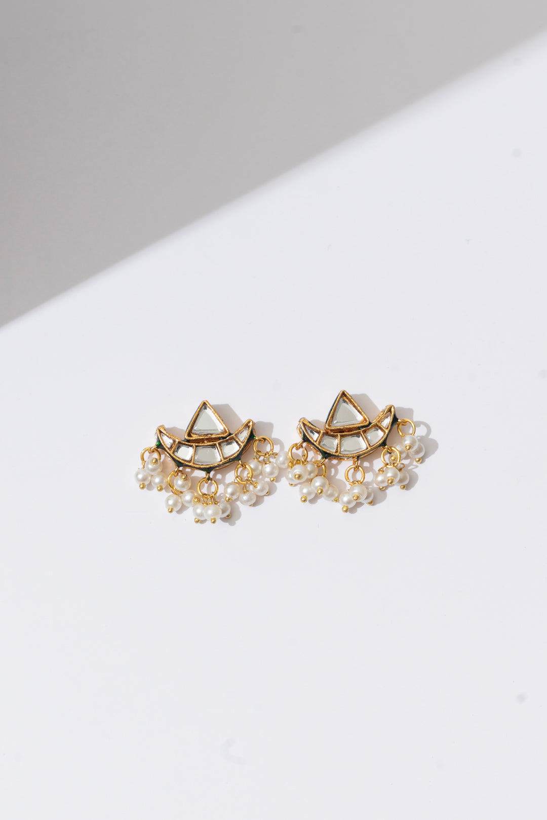 Earring Beyond East Official