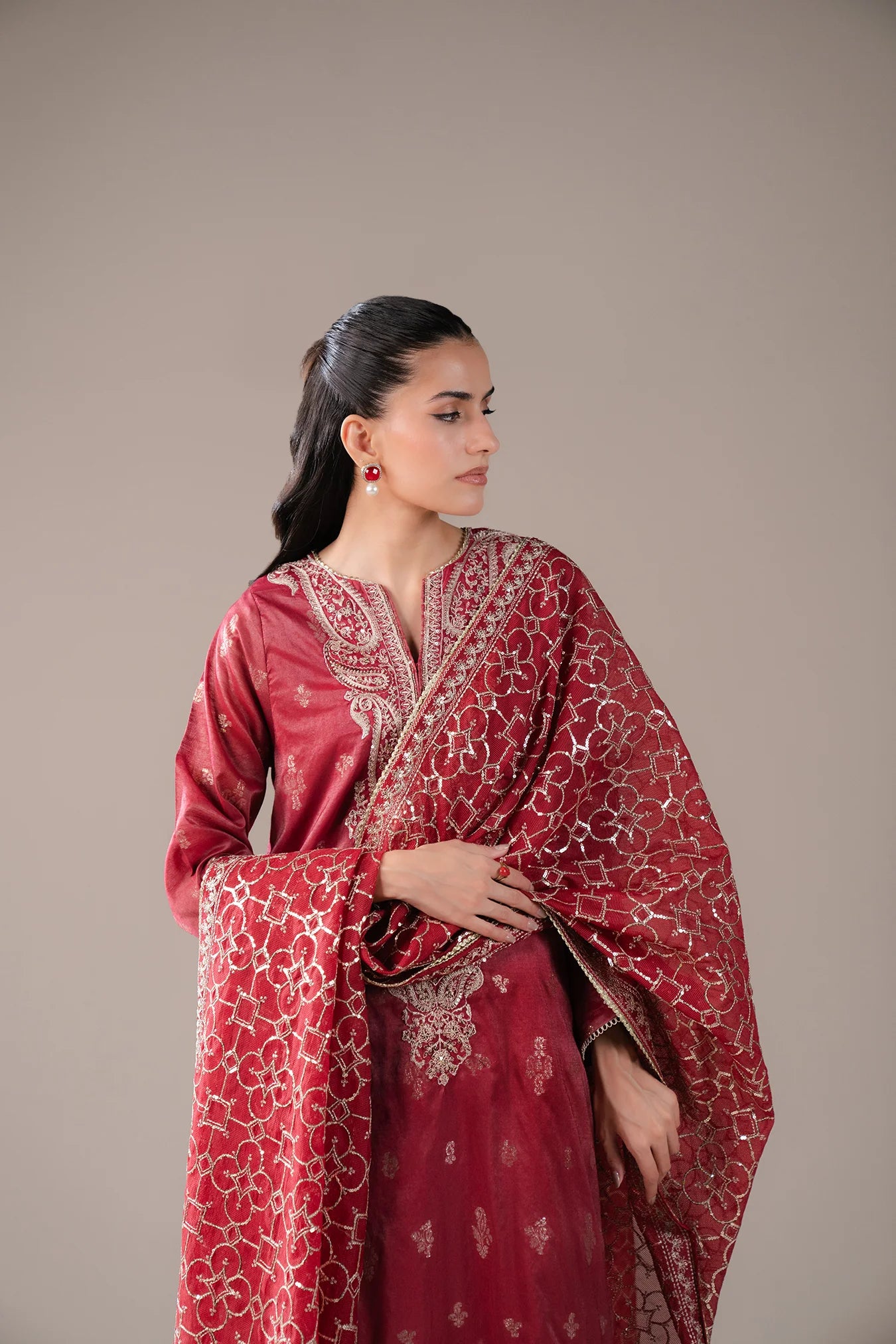 Designer embroidered red jamawar suit for women – bridal party wear with fine craftsmanship and matching embroidered organza dupatta.