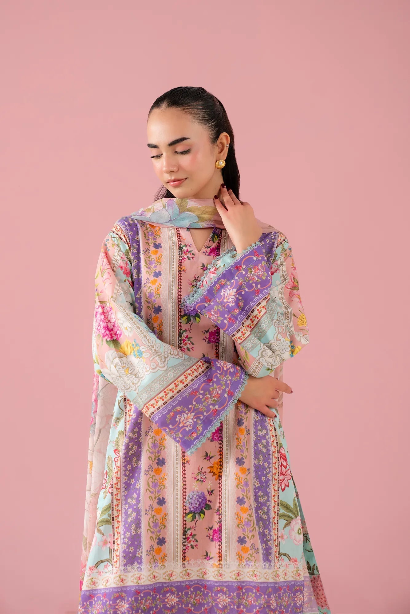 Designer printed lawn suit with chiffon dupatta and embroidered border – perfect women’s fashion in Kallar Kahar, Chakwal