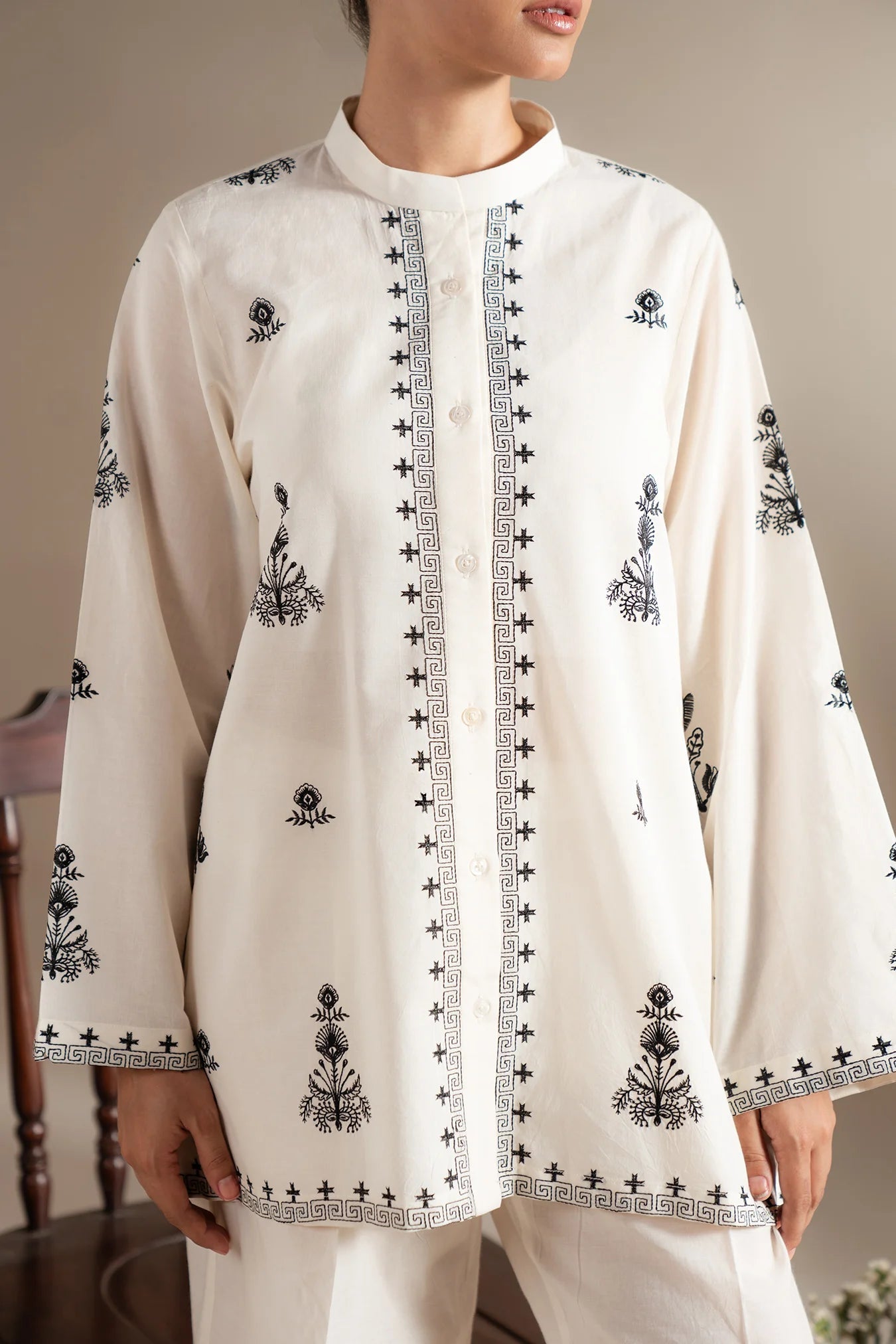 Discover the best deals on modest monochrome attire for women online, perfect for Muharram events.