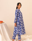 Elegant blue and white cambric shirt with straight printed trousers