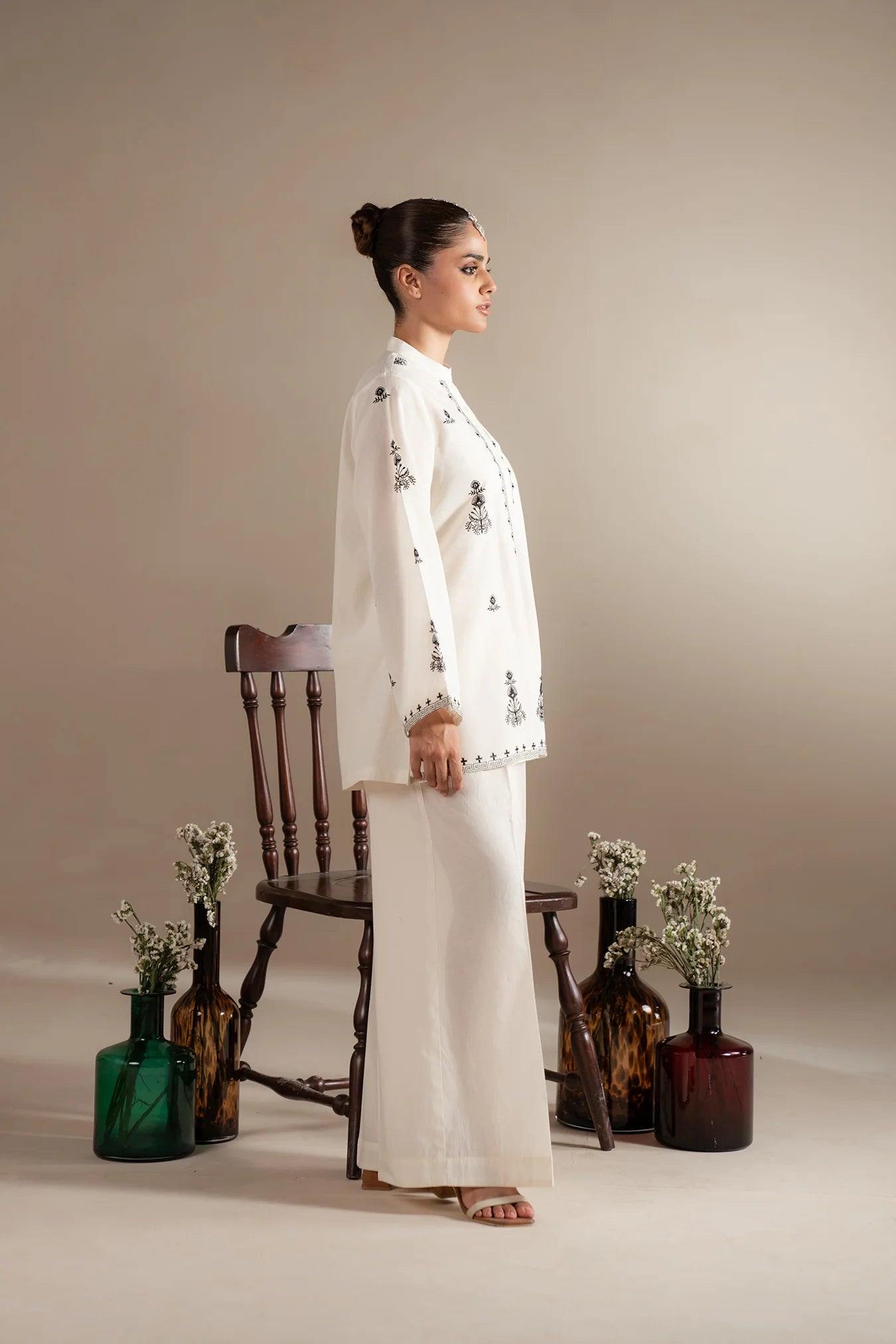 How to style a white embroidered tunic with matching trousers for a sophisticated Muharram look?