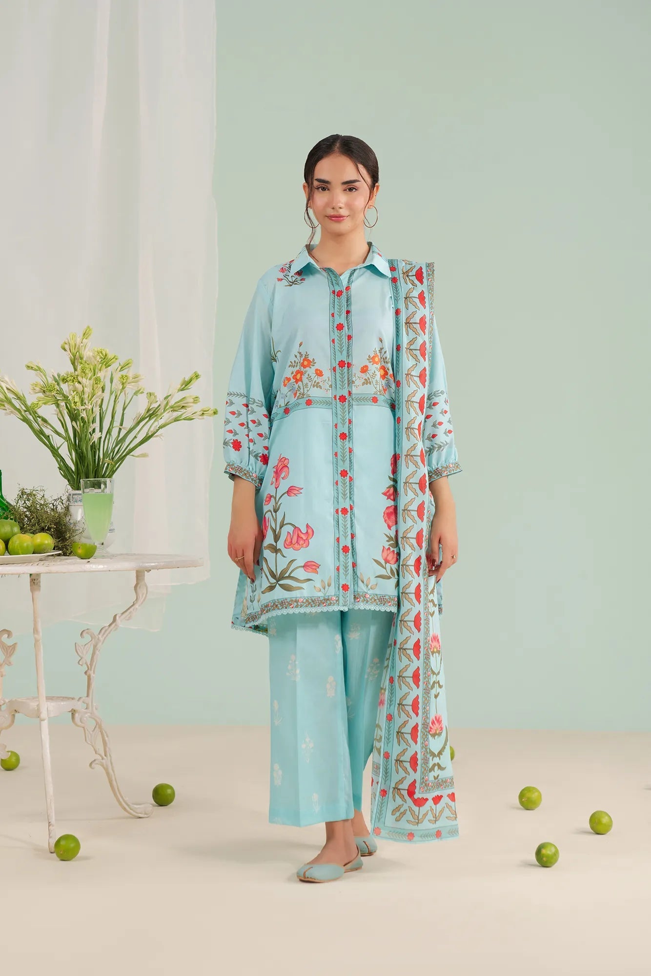 Karachi women unstitched suits – 3 piece digital printed lawn outfit with cambric trouser and voile dupatta, stylish online lawn suits Pakistan summer wear