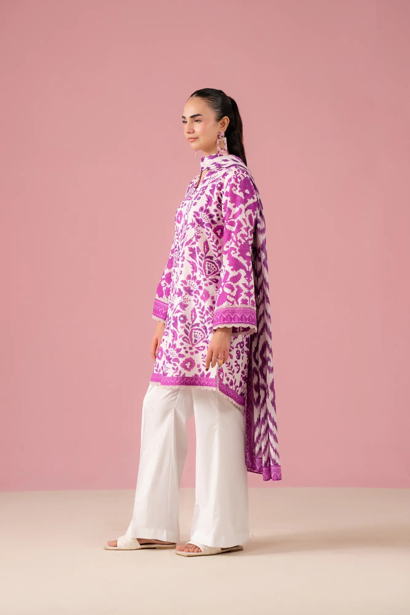 Lahore printed lawn suit – stylish shk pink 2 piece unstitched outfit with digital lawn shirt and voile dupatta, perfect online lawn suits Pakistan