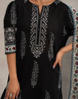 Luxury ladies unstitched lawn suits – black digital printed lawn shirt with chiffon dupatta, perfect for casual and festive eastern fashion in Pakistan.