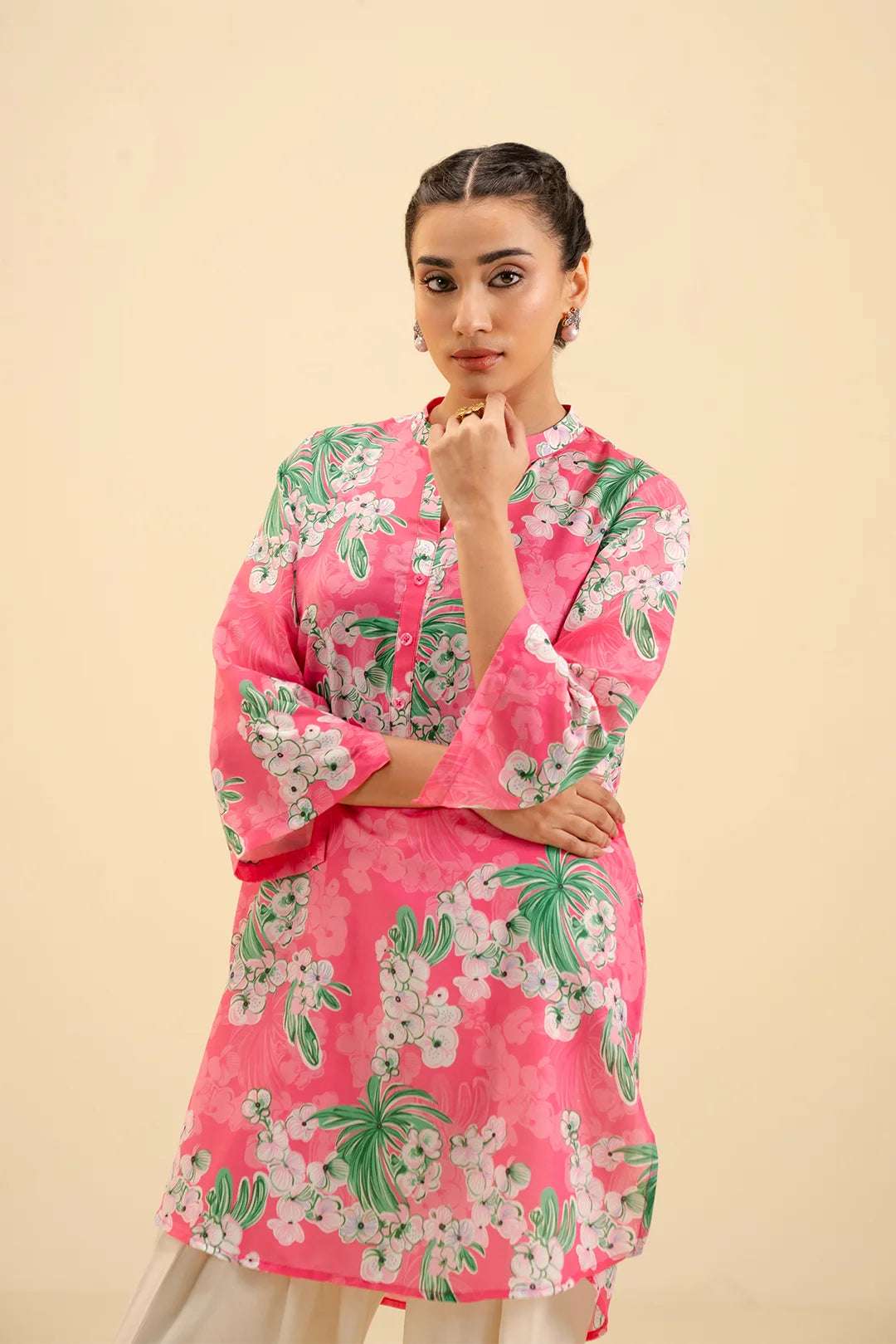 Pakistani casual wear – floral cambric kurta for a trendy everyday look.
