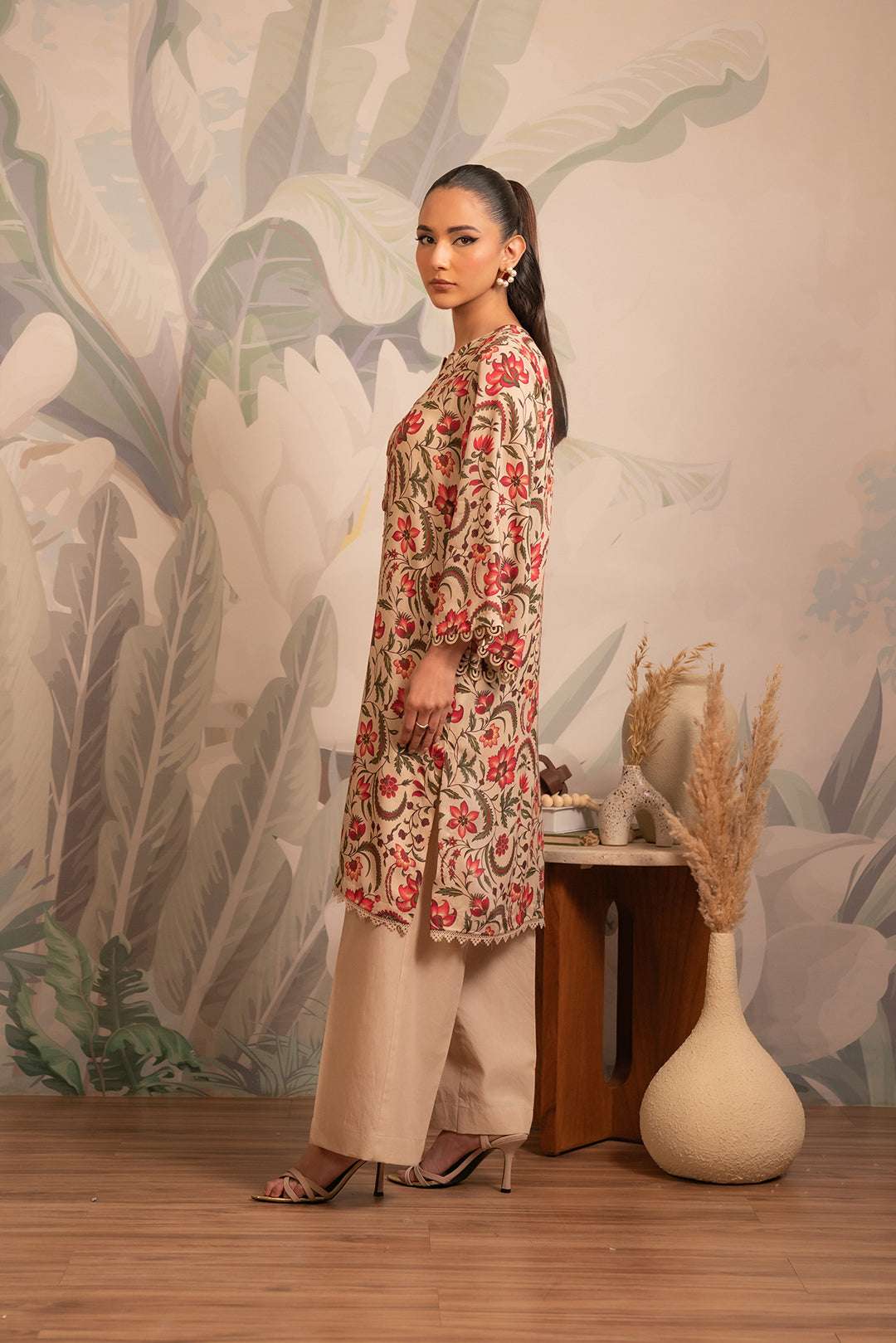 Pakistani linen kurti for ladies – stylish digital floral print in red and green tones for a timeless look.