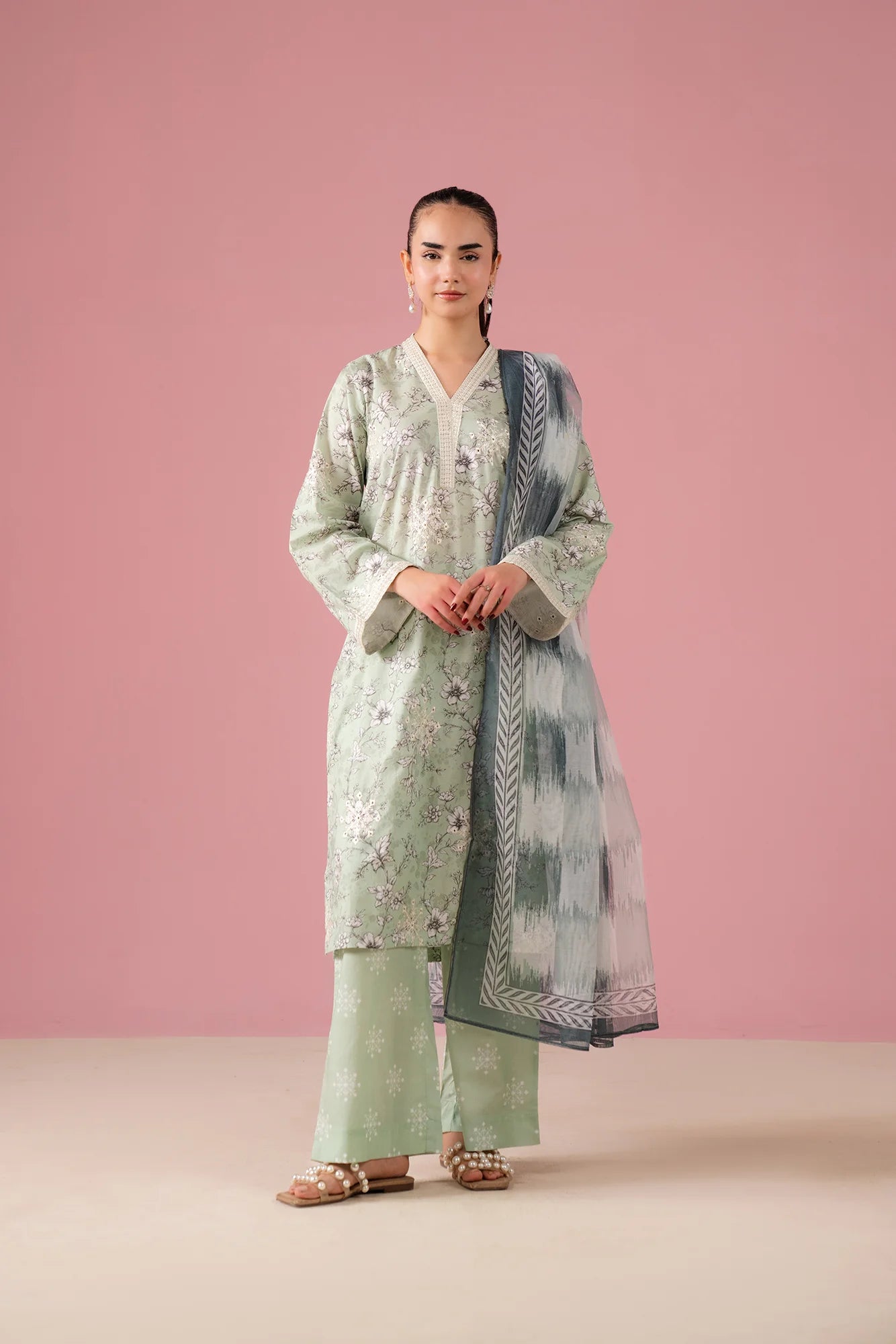 Premium 3 piece embroidered lawn suit featuring flowing chiffon dupatta, ideal for fashion-forward women in Rahim Yar Khan's DHA Phase II Pakistan