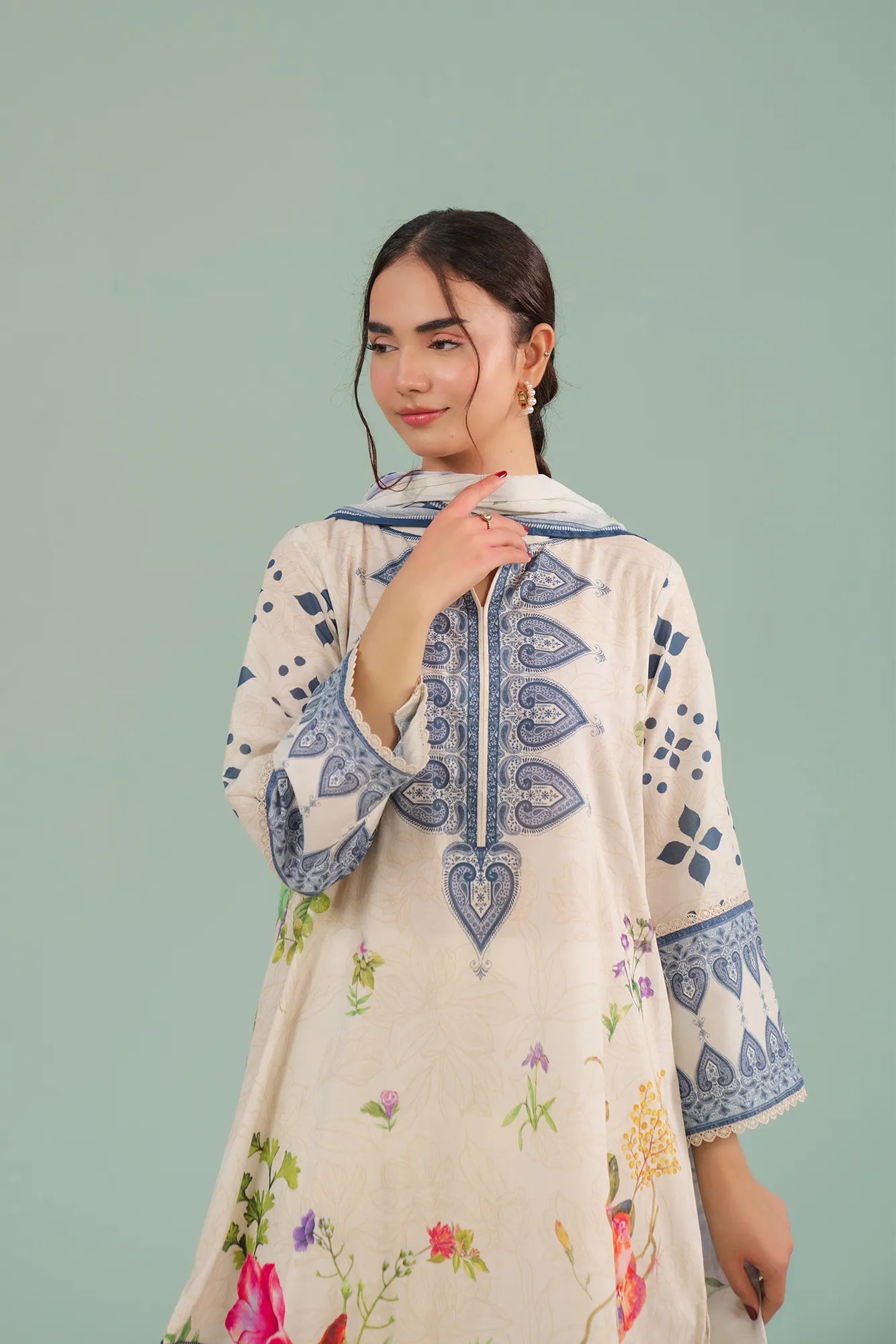 Quetta 2 piece printed lawn suit – graceful ivory unstitched ladies suit with breathable fabric and digital printed voile dupatta