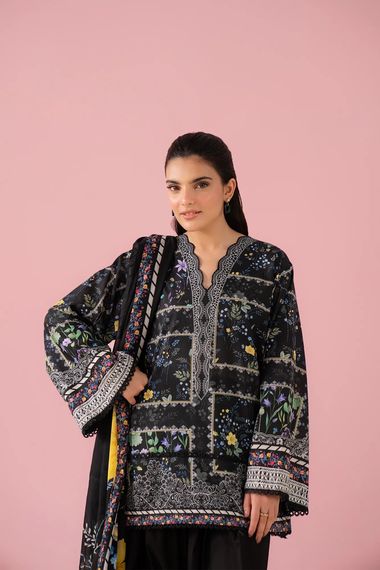 Riyadh online lawn suits Pakistan – fashionable 2 piece printed lawn suit in black with voile dupatta, trendy unstitched ladies suit