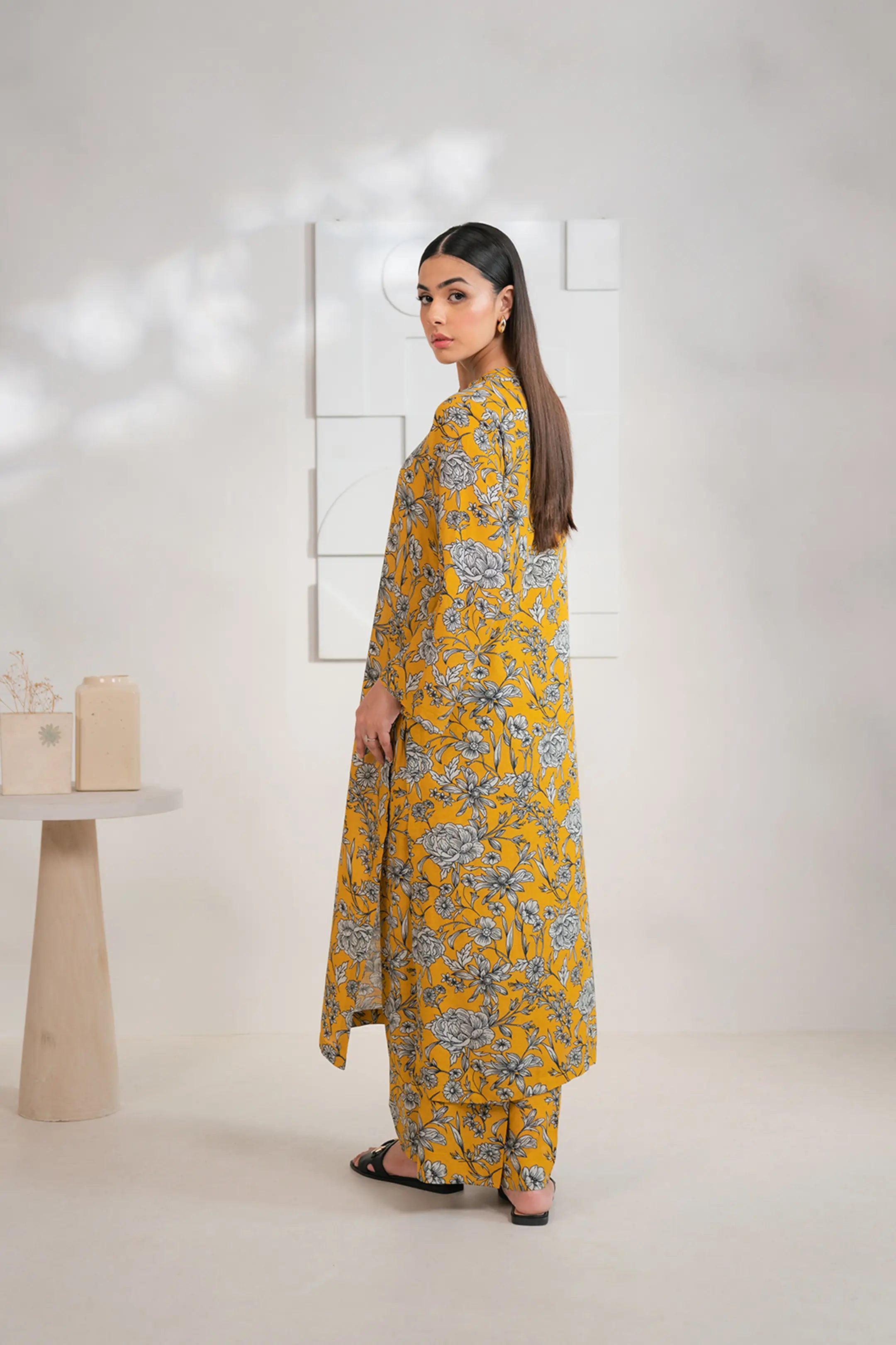 Shop_2-Piece_Printed_Karandi_Suit_in_Pakistan_Perfect_for_Casual_Semi-Formal_Occasions