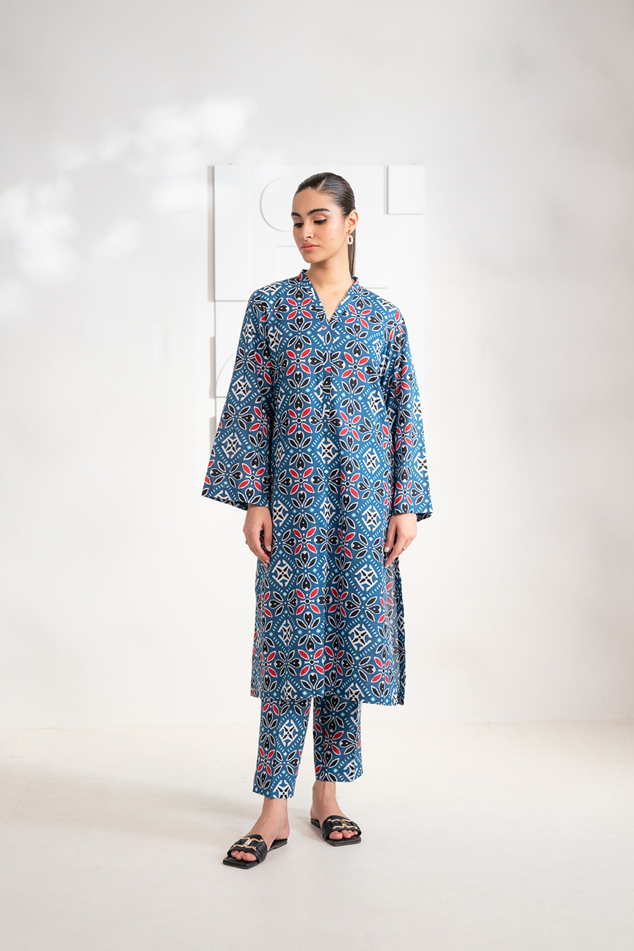 Shop 2-Piece Printed Khaddar Suit in Blue – Comfortable & Trendy for Women in Pakistan
