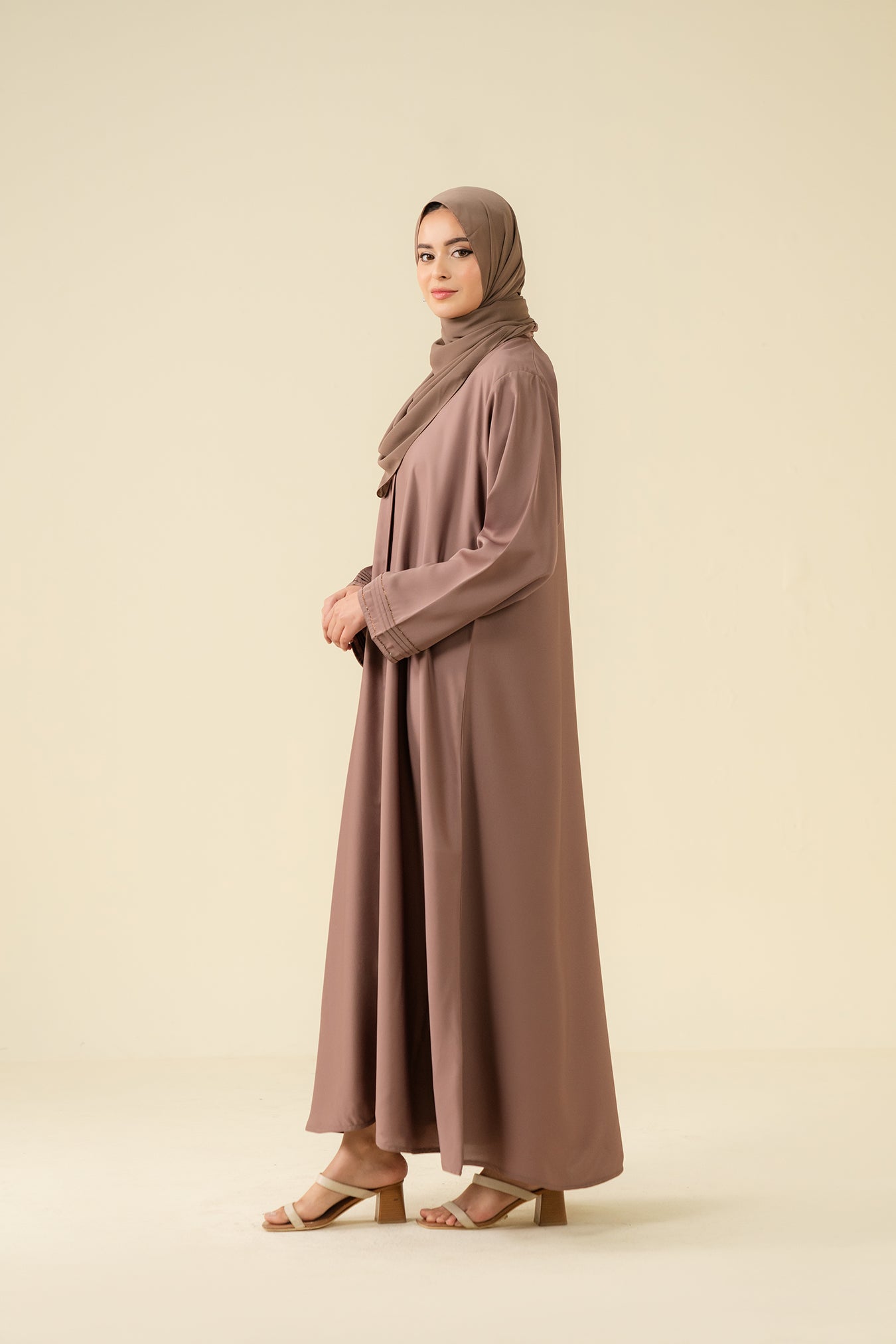 Shop Best Abaya for college girls in pakistan