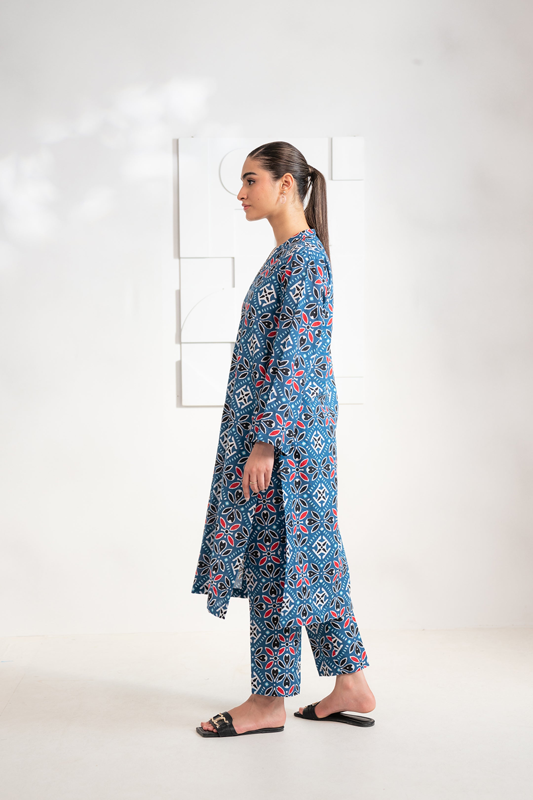 Shop Vibrant 2-Piece Blue Printed Khaddar Suit – Ideal for Women’s Wardrobe