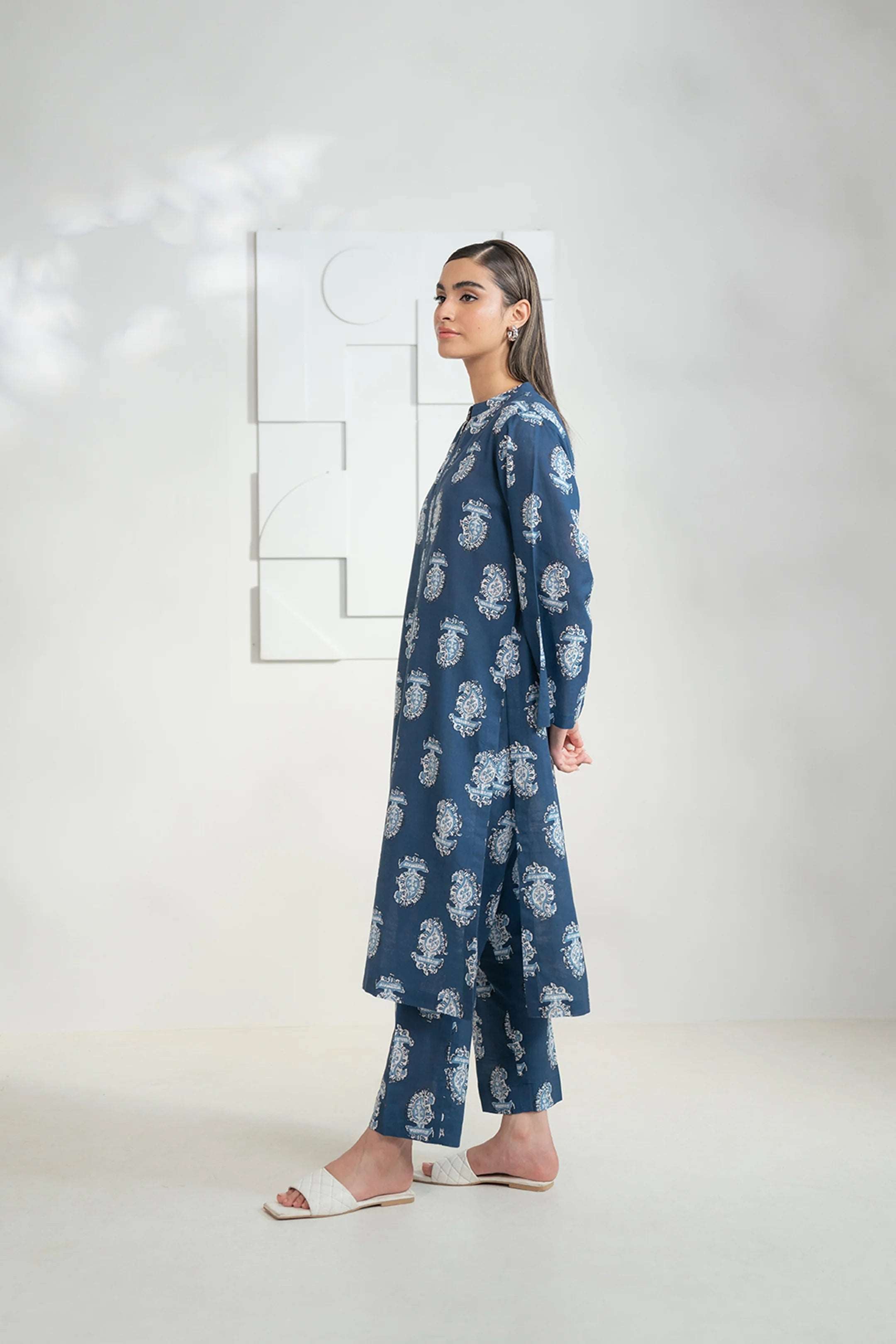 Stylish and comfortable printed khaddar suit, 2-piece set for casual or formal occasions.