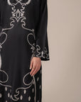 Traditional yet modern embroidered lawn suit – ideal for summer in Bahawalpur, Oslo, and Muscat