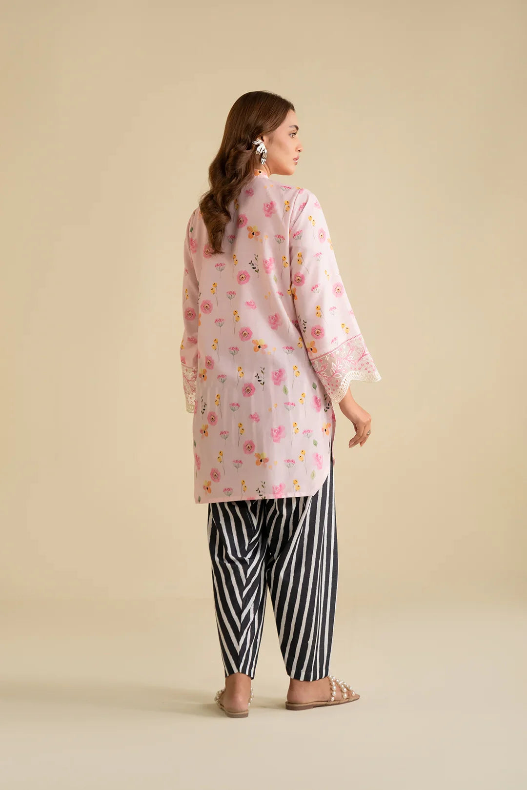 Trendy Ladies Embroidered Lawn Suit Online Shopping in Pakistan