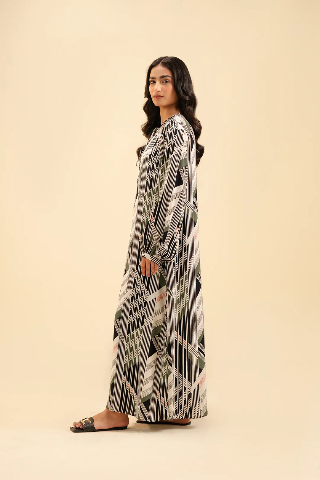 Trendy Long Sleeve Crepe Kaftan – Elegant & Lightweight Dress for Women