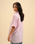 Trendy long-sleeve pink button-up shirt – effortless style for every season.