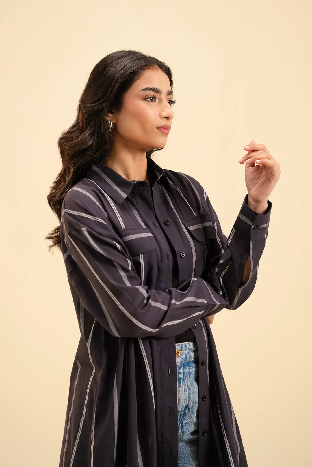 Women's longline collared shirt with flap pockets – perfect for casual styling.