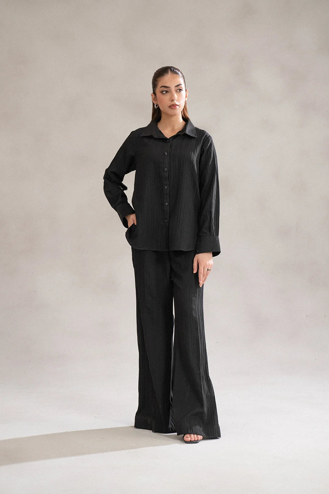 Black co ord set for women with wide-leg pants and shirt – minimalist cord set dress trend in Pakistan.