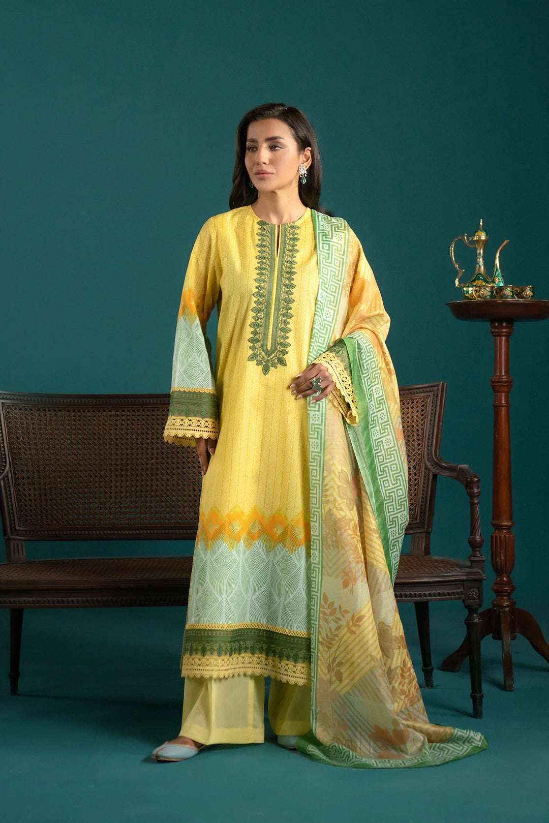 ladies three piece lawn 2025 on sale