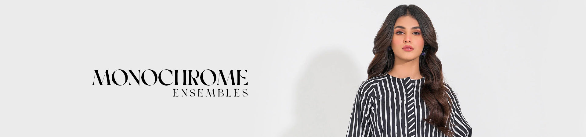 MONOCHROME ESSEMBLES