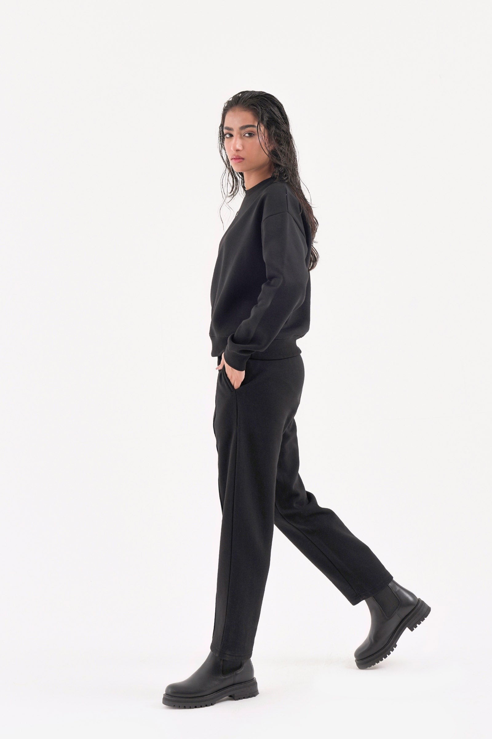 Basic Joggers Beyond East Official