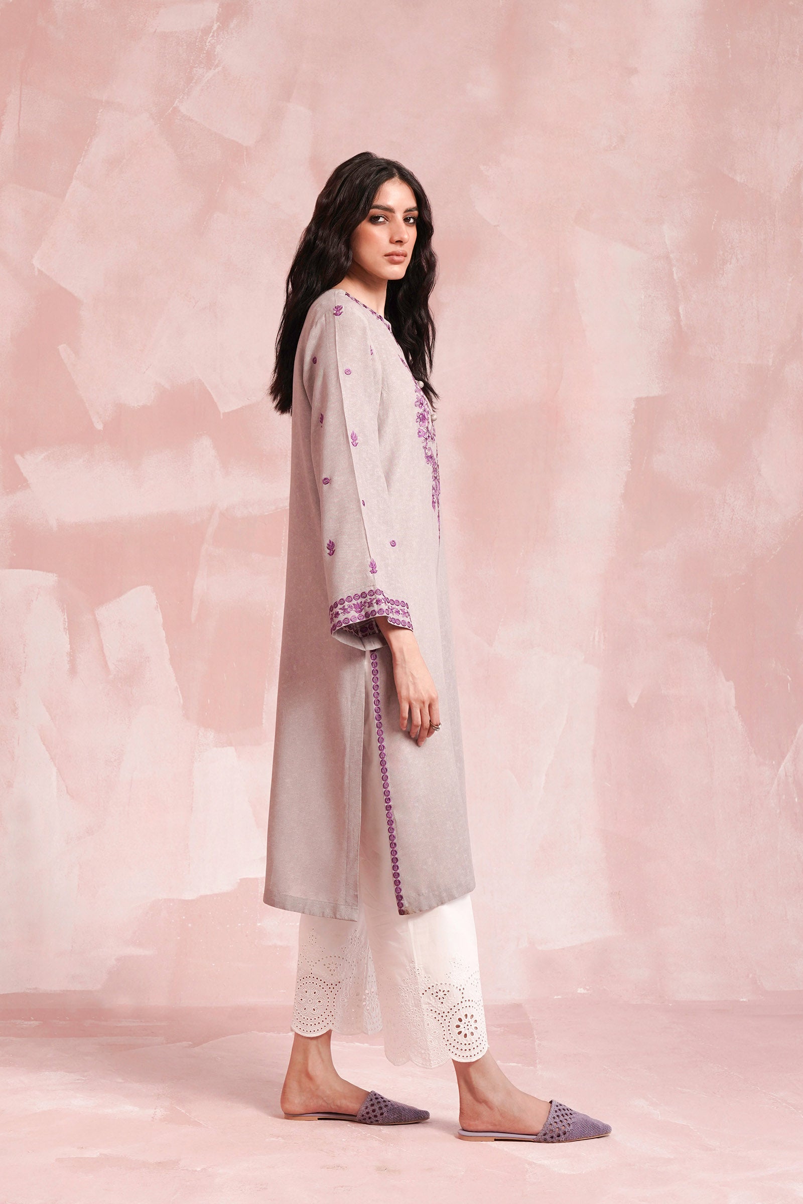 Dove (1PC) Beyond East Official