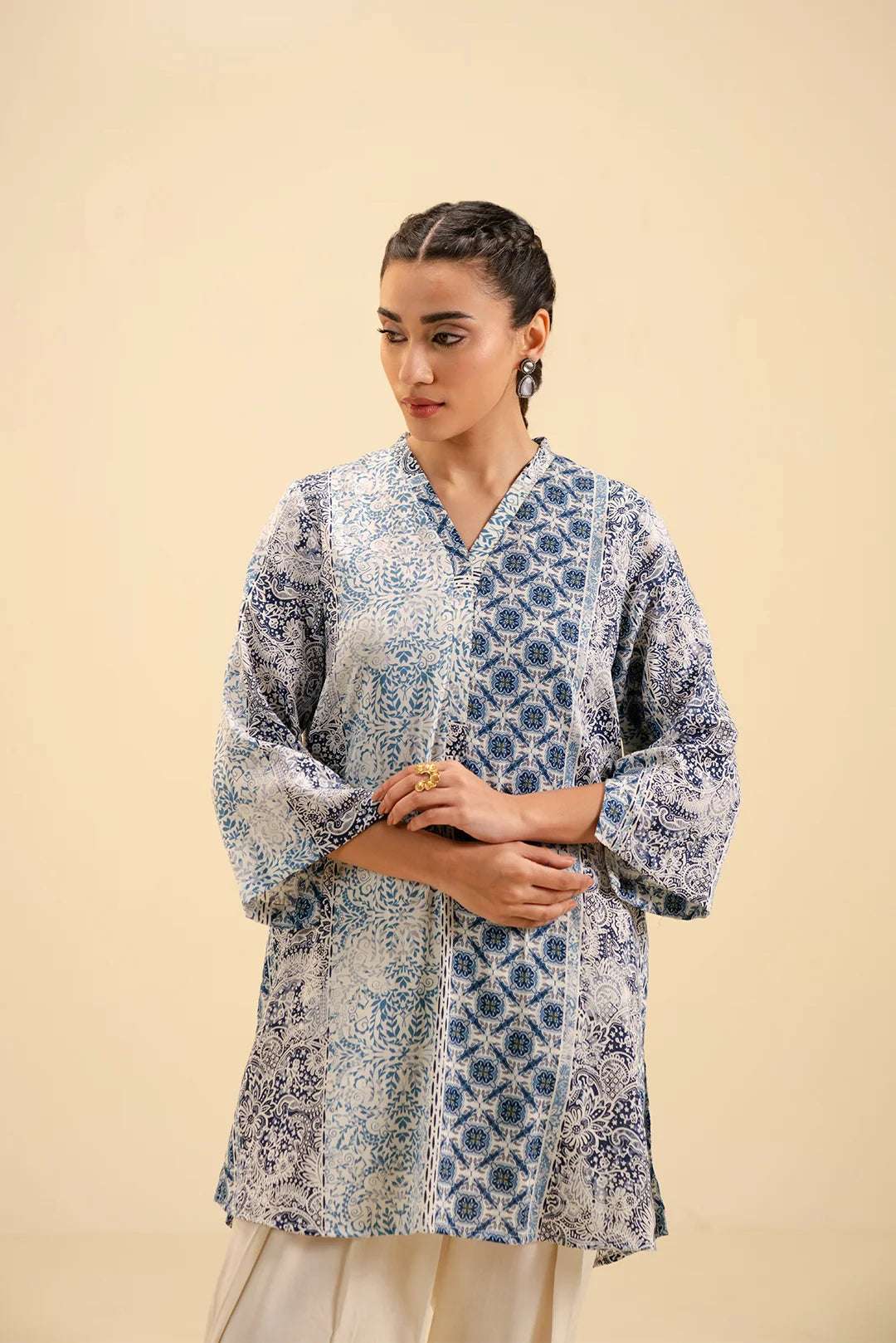 1 piece printed viscose shirt – chic geometric and floral print for a modern look.