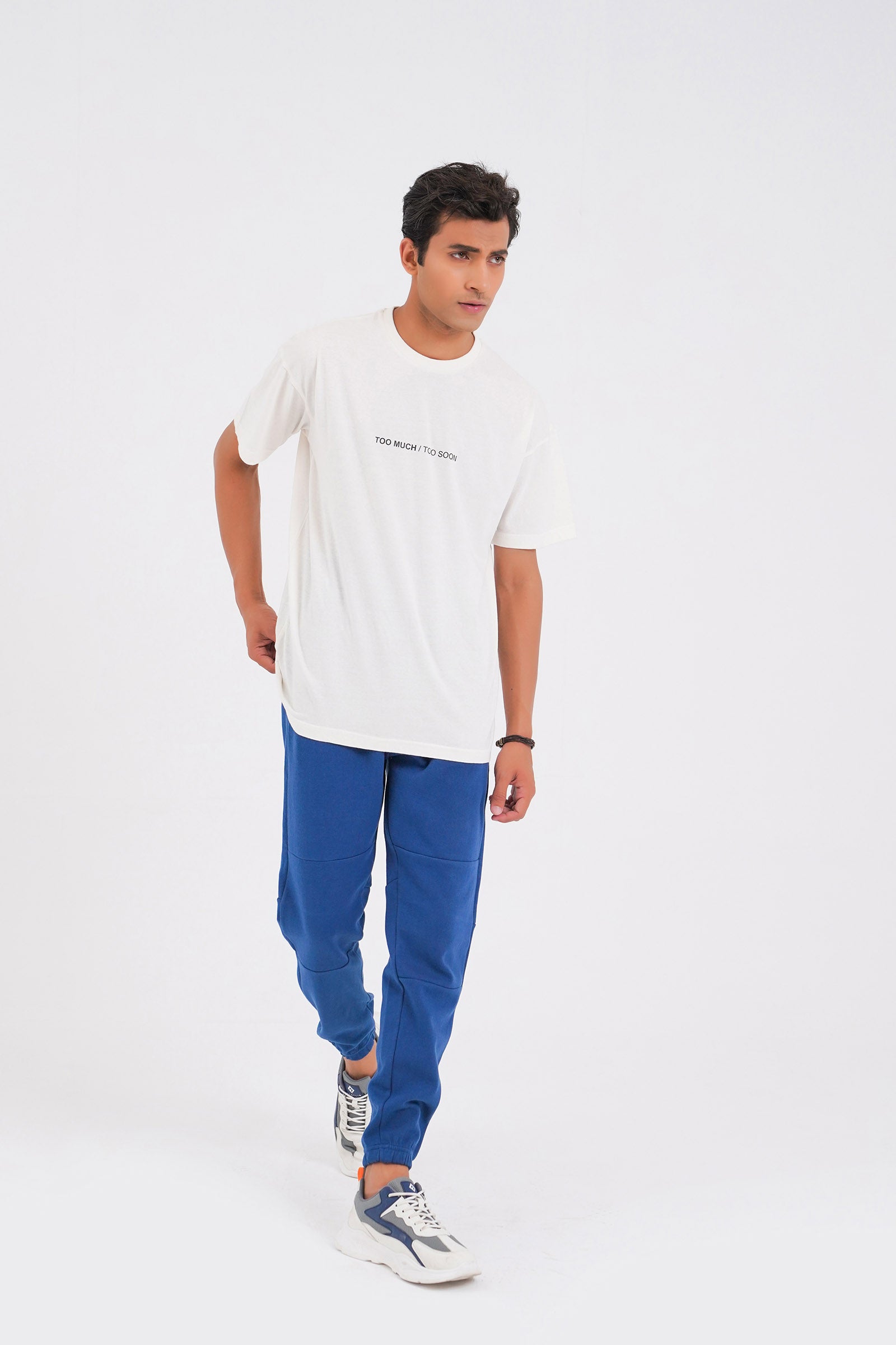 Basic Joggers Beyond East Official