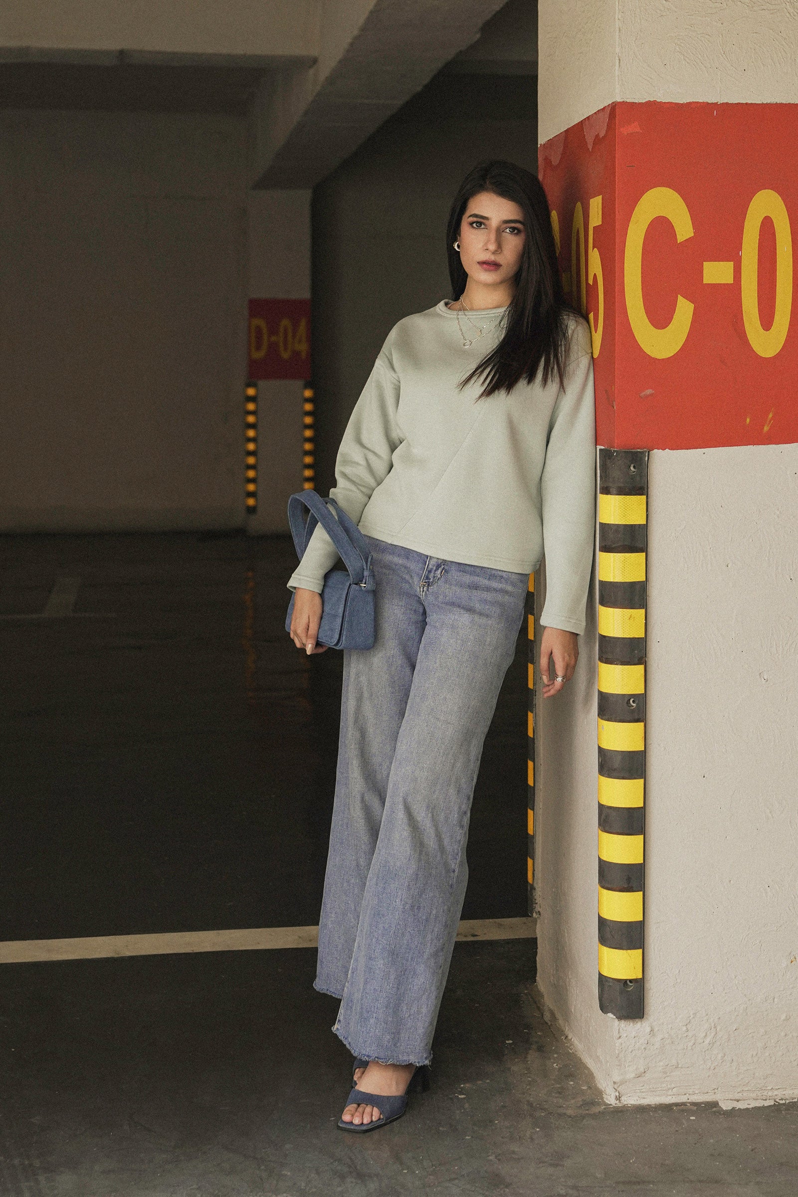Sweatshirt Beyond East Official