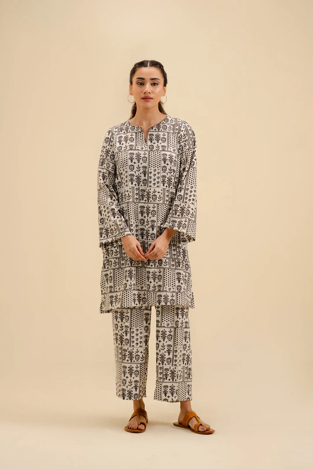 2 piece printed georgette suit – stylish black and white Pakistani outfit for women.