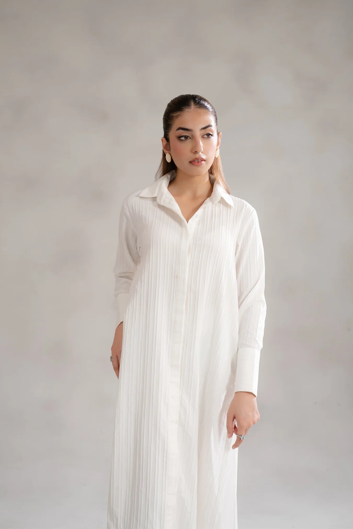 2 piece shirt with a classic collar, and wide-leg trousers