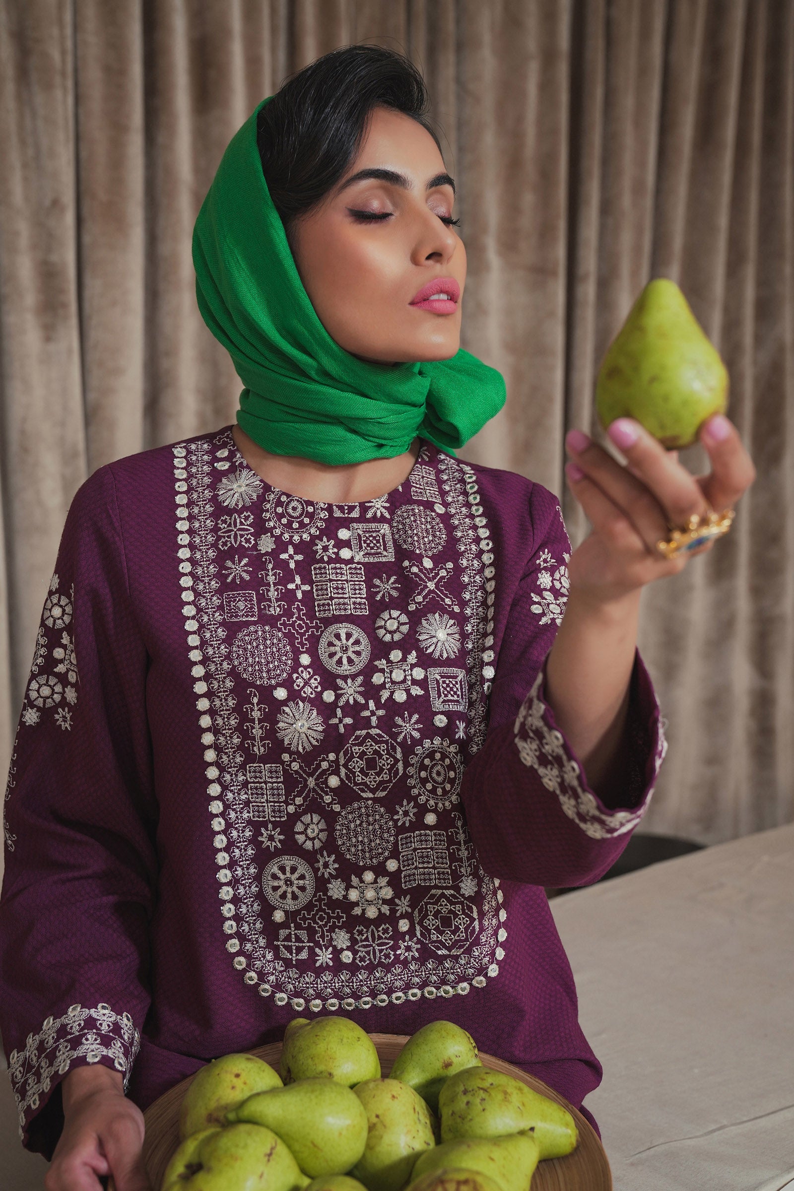 Raisin (1PC) Beyond East Official
