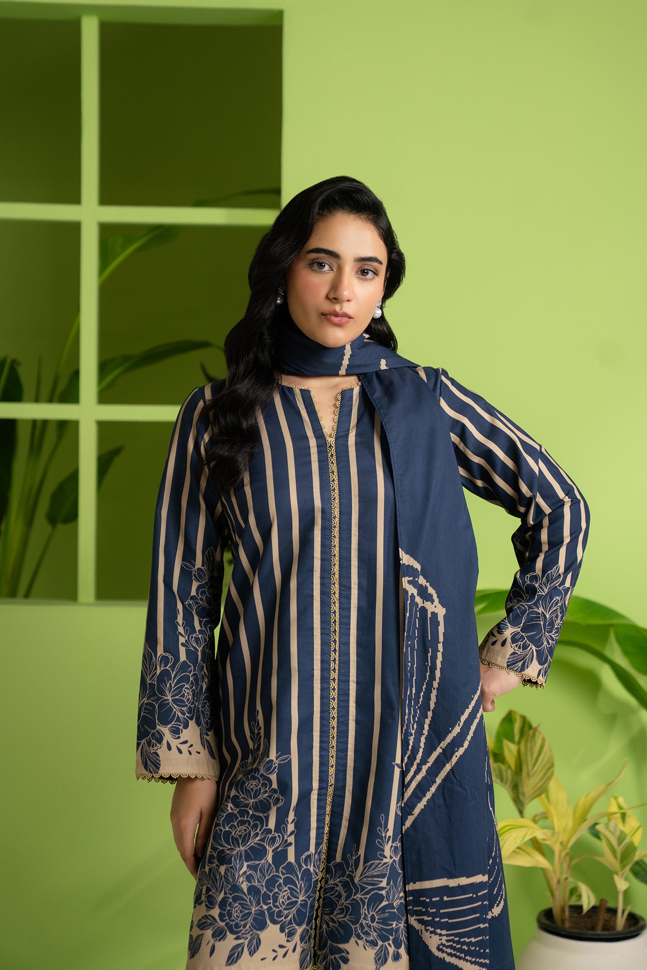 3 piece summer suit, printed cambric shirt and tussar silk dupatta, comfortable outfit for hot weather in Islamabad