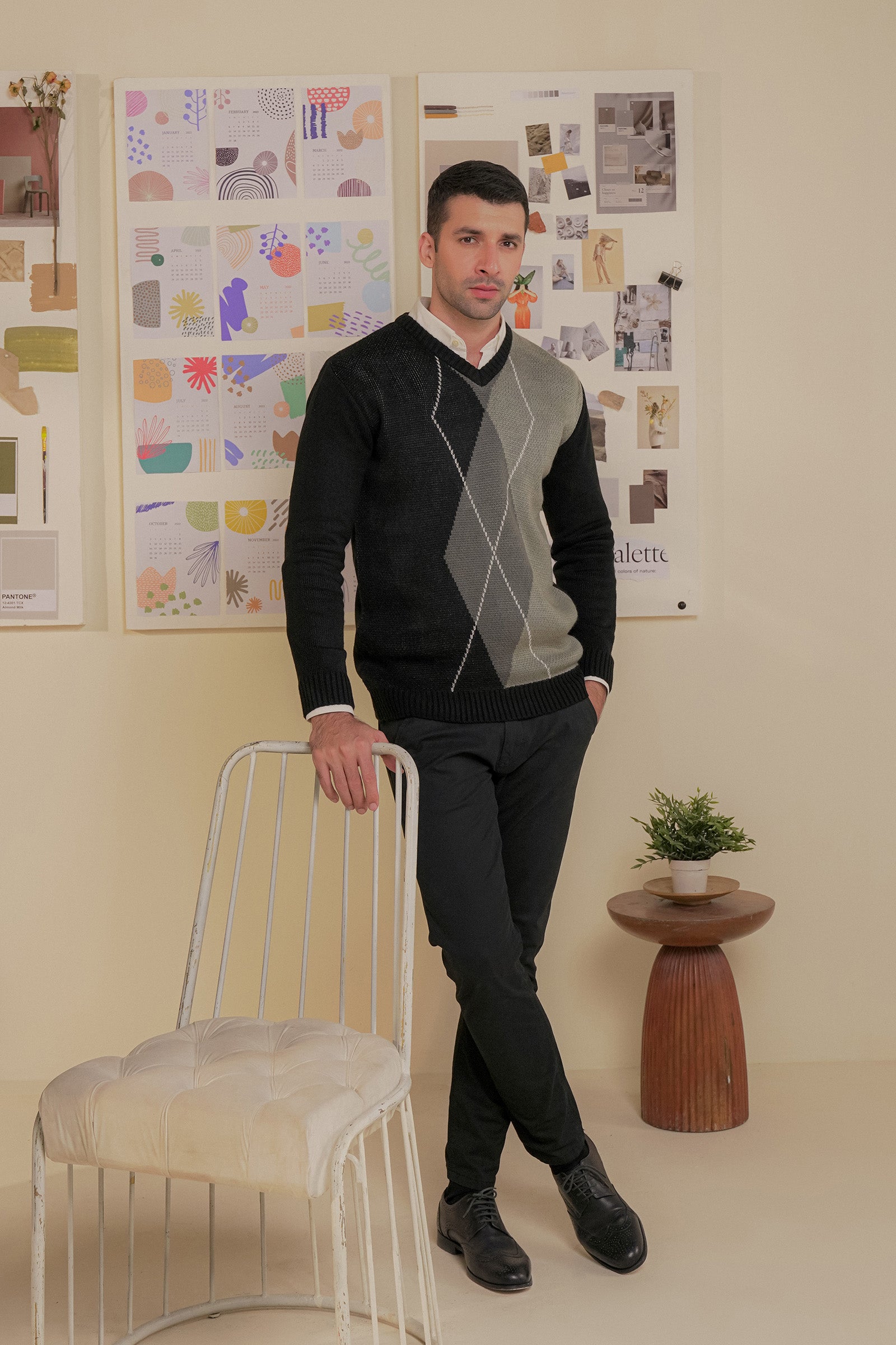 V-neck Sweater Beyond East Official