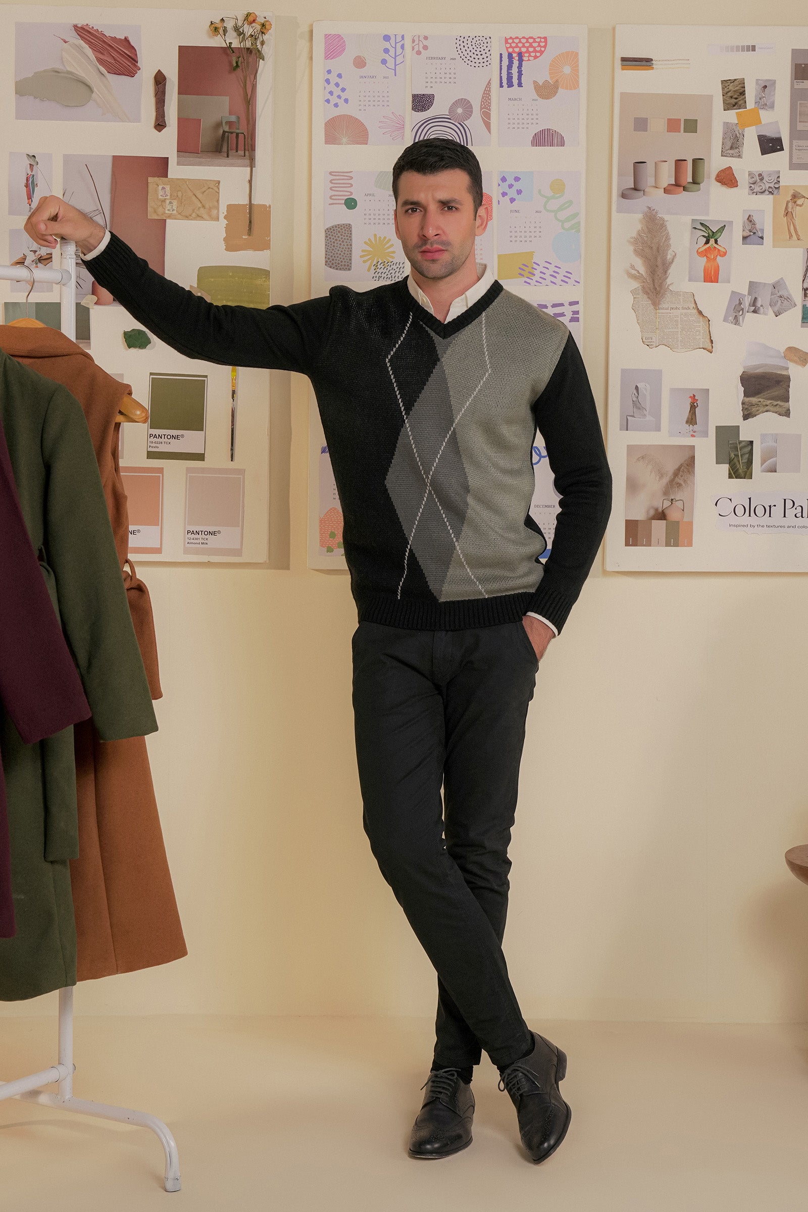 V-neck Sweater Beyond East Official