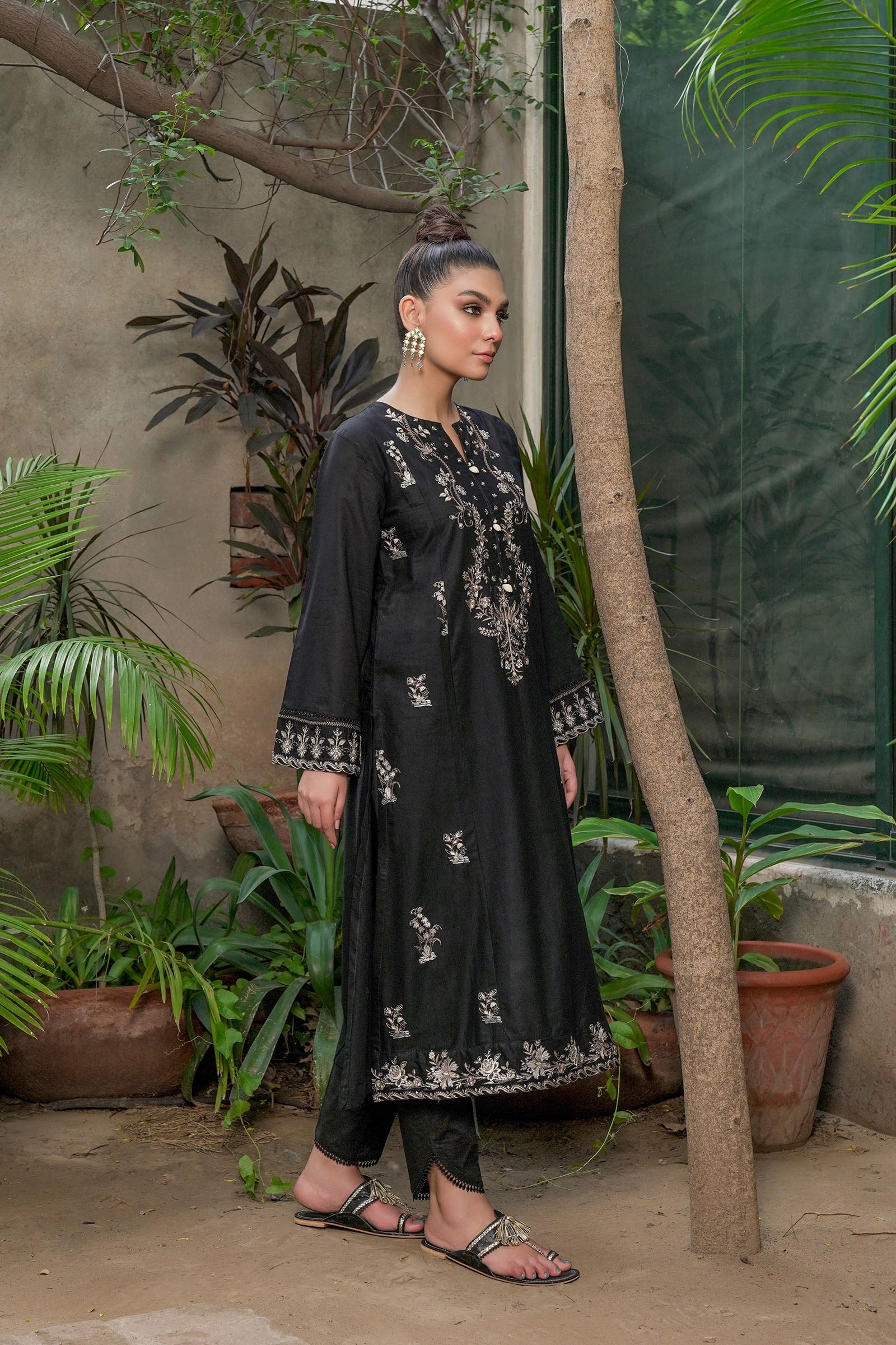Raven (1PC) Beyond East Official