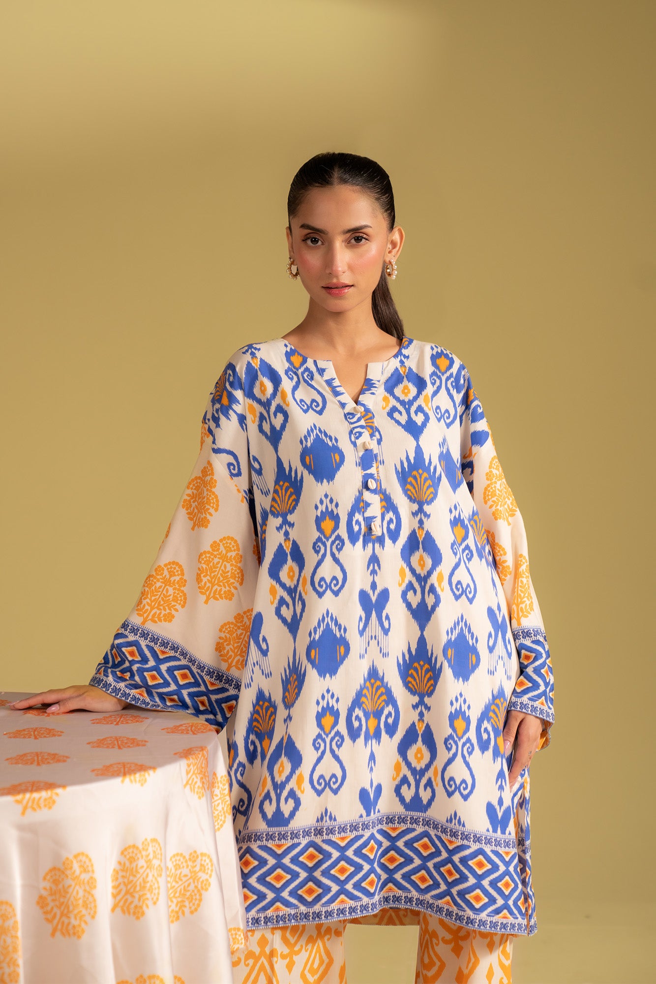 Best quality unstitched linen suit, digital printed shirt and trouser fabric, available online in Pakistan