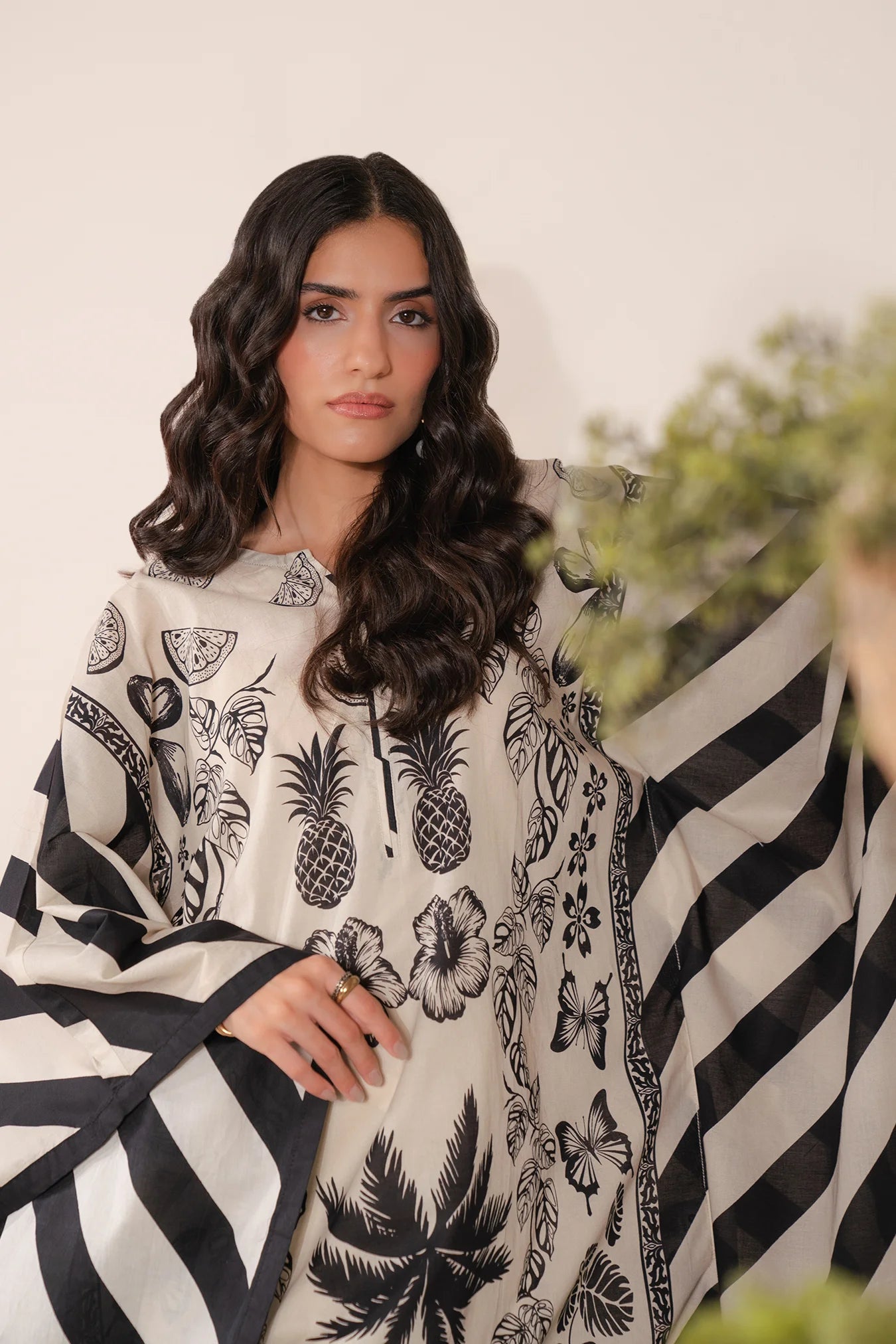 Black and White Lawn Maxi – Relaxed Fit Kaftan Dress for Pakistani Summer Fashion