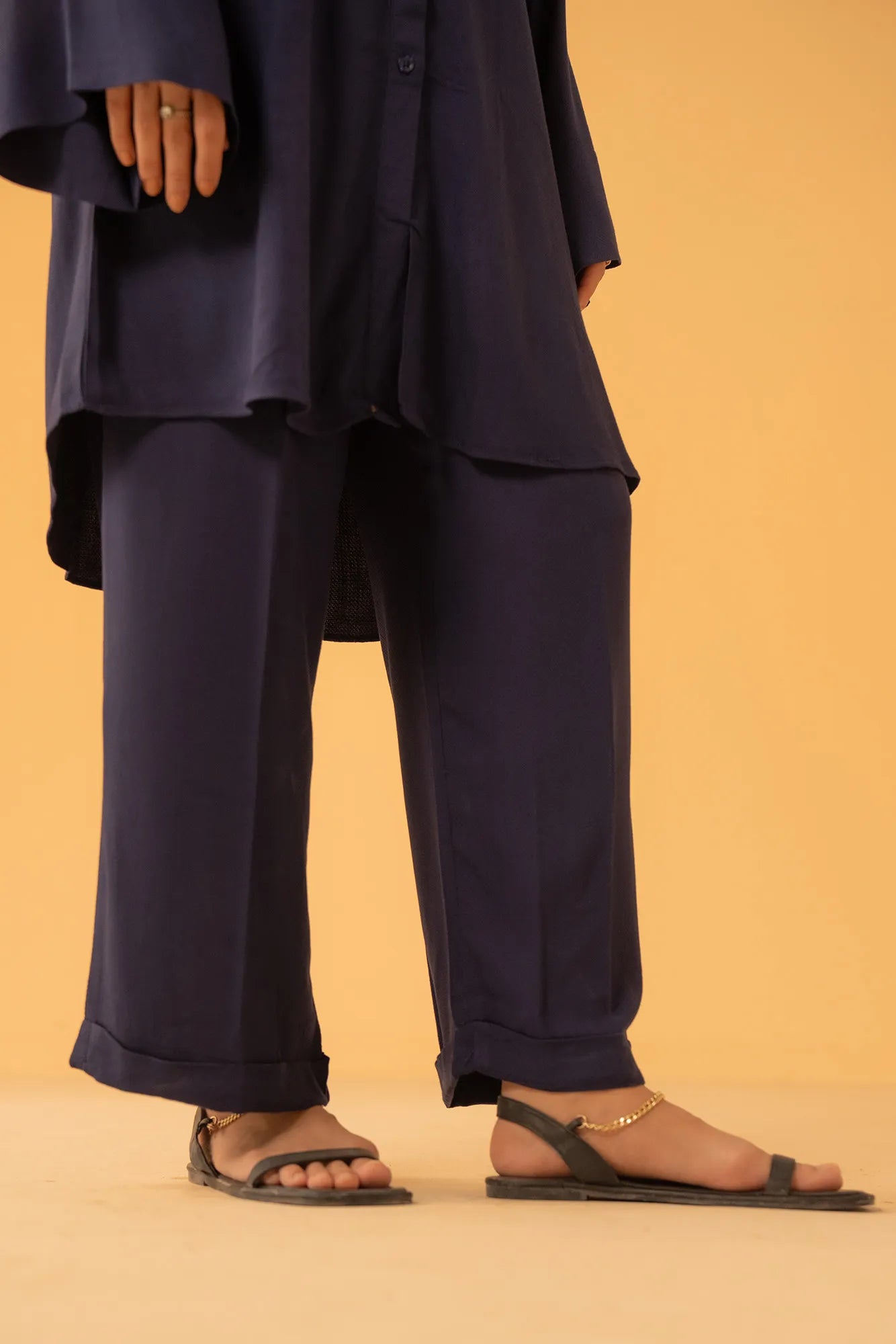 Breathable 2 Piece Linen Suit for women – shop linen suits online Pakistan